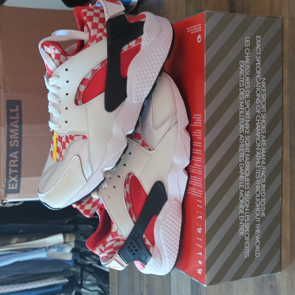 Nike Huarache Liverpool Football Club Exclusive